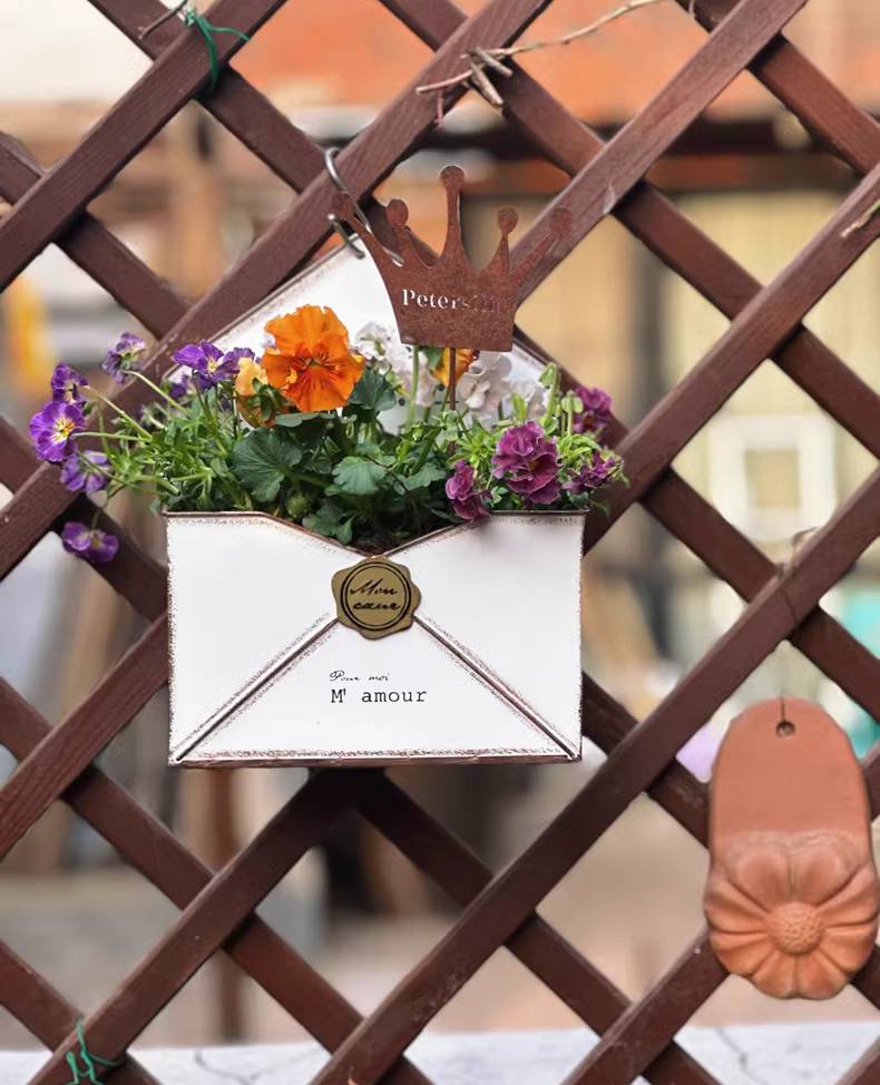 Pastoral Style Envelope Wall-mounted Iron Flower Pot