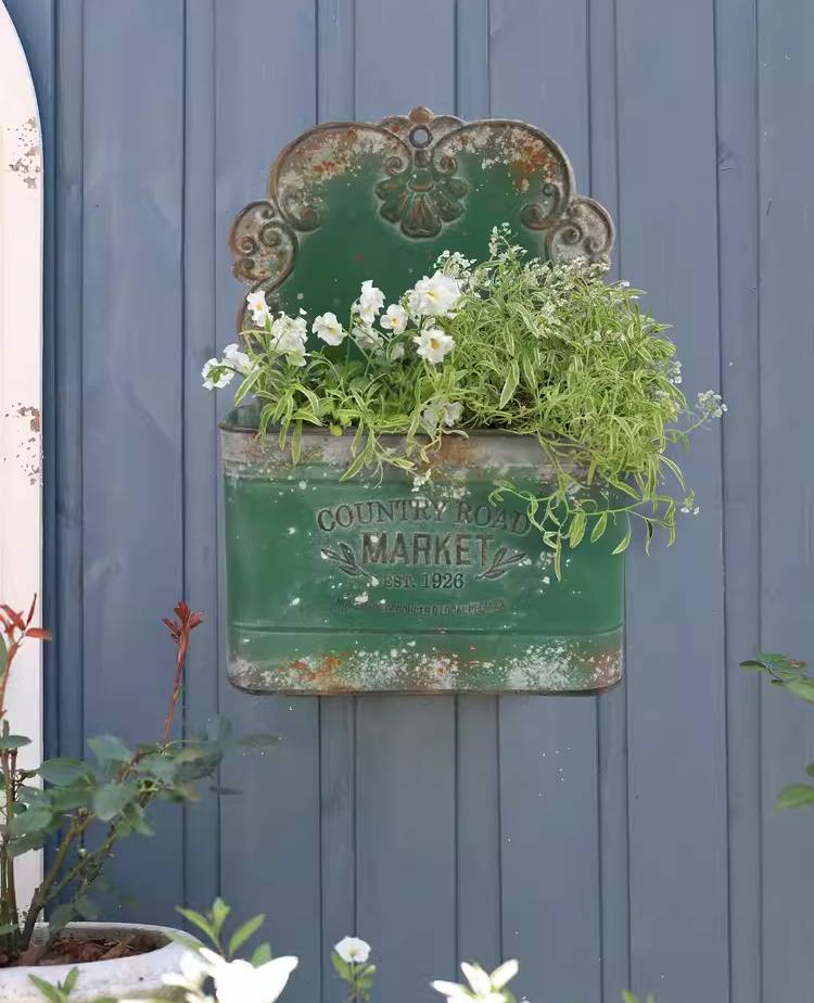 Vintage Romantic Wall-Mounted Iron Flower Pot
